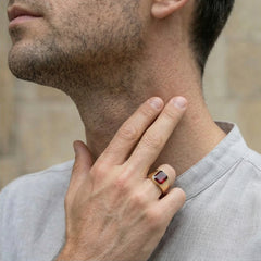 Sophisticated square garnet gold ring