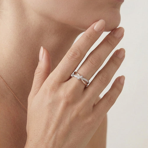 Prsten z dvoubarevného zlata s diamanty