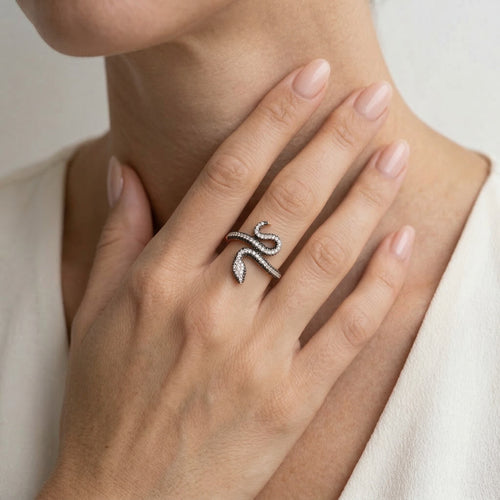 Bague serpent en diamants noirs et blancs