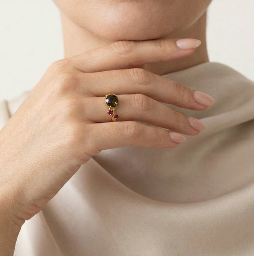 Planetary glow yellow gold fine step-cut ring