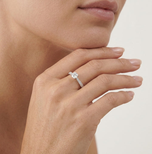 Bague de fiançailles pavée de diamants