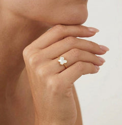 Prsten ze žlutého zlata s motýlem