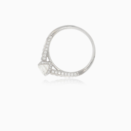 Bague de luxe en or blanc avec diamants