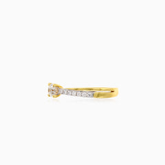 Bague chic avec diamant rond à taille escalier fine