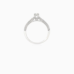 Bague de fiançailles élégante en or blanc avec diamant