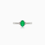 Fine white gold ring with emerald and diamonds