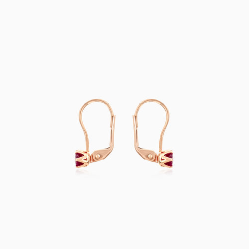 Boucles d’oreilles classiques en or rose avec rubis