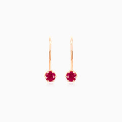 Boucles d’oreilles classiques en or rose avec rubis