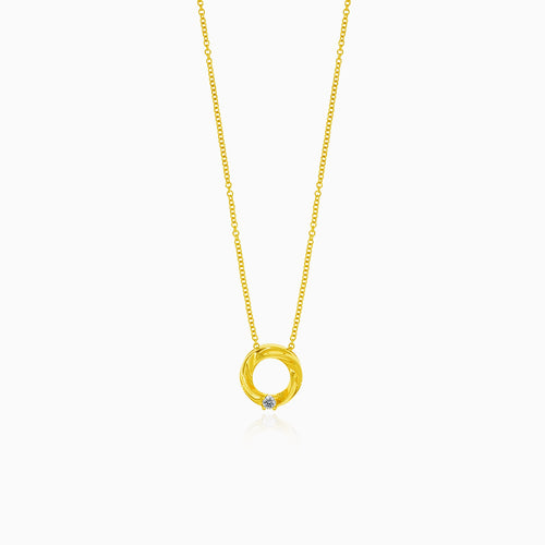 Collier élégant en or avec cercle torsadé et diamant