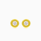 Boucles d'oreilles rondes en or jaune avec zircon cubique brillant.