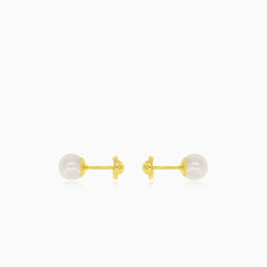 Pearl earrings in yellow gold with screwback for baby