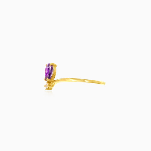 Anillo de oro amarillo con zirconia cúbica en corte pera y amatista morada