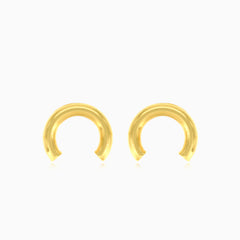 Gelbgoldene, schlichte, dicke Ear Cuff Ohrringe.