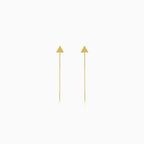 Pendientes de hilo de oro con triángulos