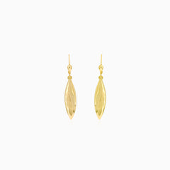 Boucles d'oreilles pendantes en or en forme de feuille