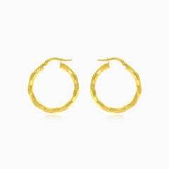 Boucles d'oreilles créoles en or jaune avec finition haute brillance