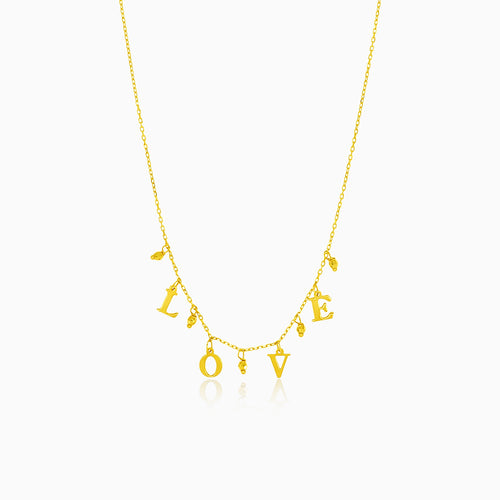 Collar de oro con letras LOVE