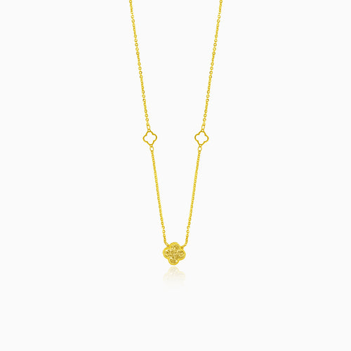 Elegant necklace with gold clover leaf
