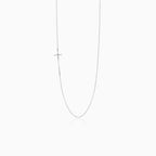 Jemný náhrdelník z bílého zlata s křížem