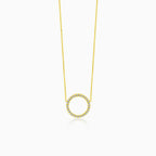 Moderní zlatý náhrdelník s kruhem a zirkony