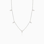 Stříbrný náhrdelník s ostnatými články