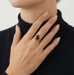 Chic cabochon garnet gold ring
