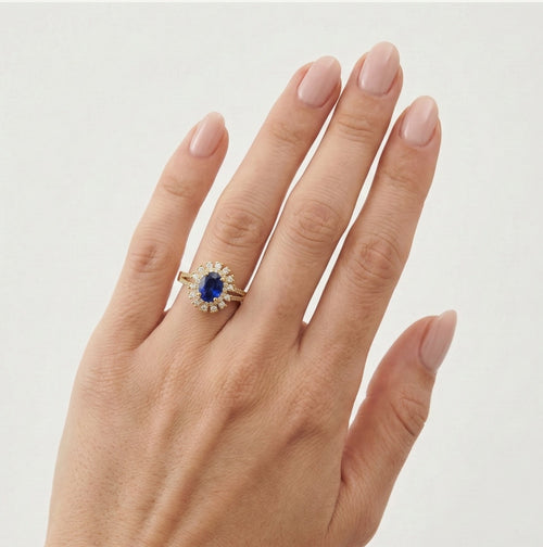 Bague en or avec saphir royal et diamants