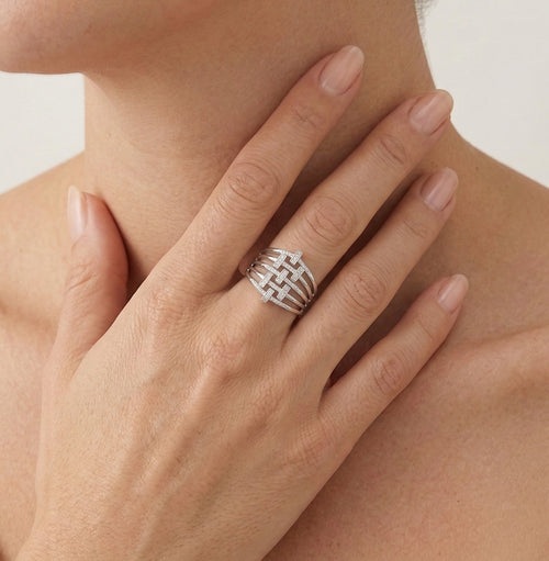 Stříbrný prsten s páskem