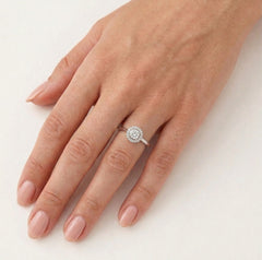 Anillo halo de circonita cúbica redonda