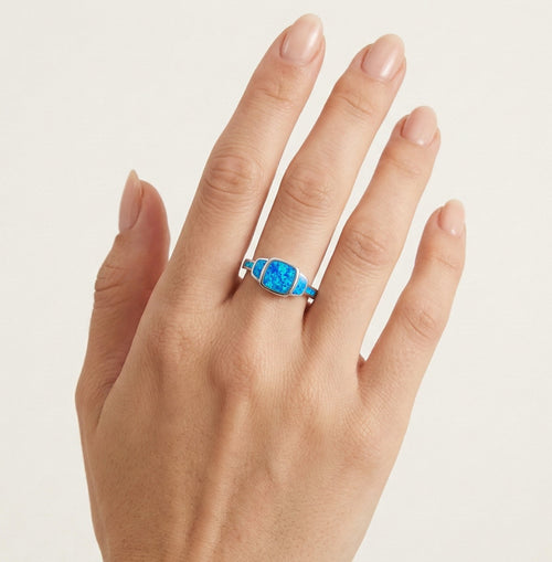 Quadratischer blauer Opal-Ring