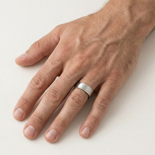 Bague de mariage en or blanc au design massif