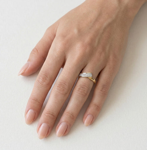 Einzigartiger Goldring mit Zirkonia