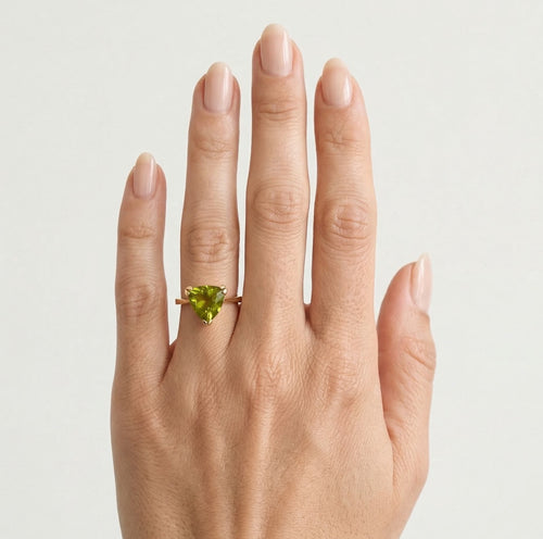 Moldavit Trilliant Gold Ring