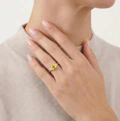 Bague en saphir jaune taille coussin