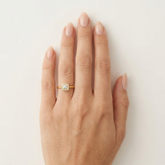 Prsten ze žlutého zlata s diamantem