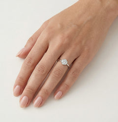 Anillo de plata con diseño hexagonal