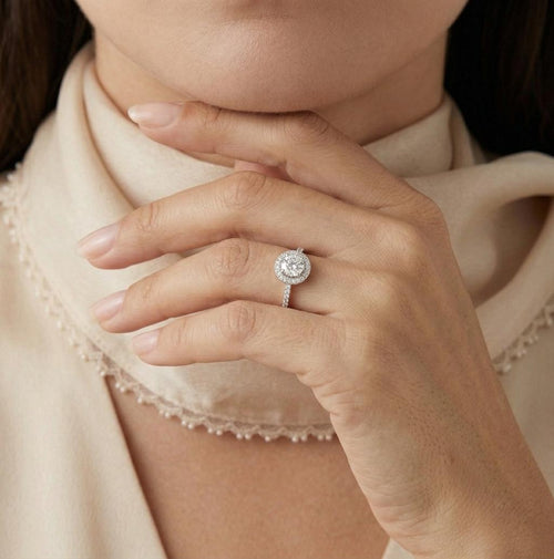 Bague en argent avec zircons cubiques en sertissage clos