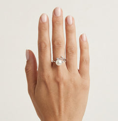 Stilvoller Ring mit Perle und Zirkonia