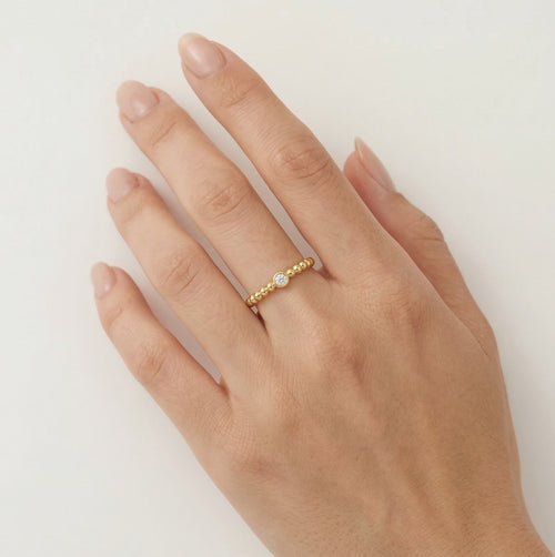 Goldener Glow-Ring mit Zirkonia-Eleganz