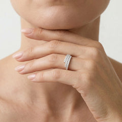 Zlatý prsten se třemi kubickými zirkony