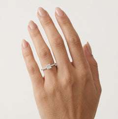 Élégante bague de fiançailles princesse avec diamant taille ronde