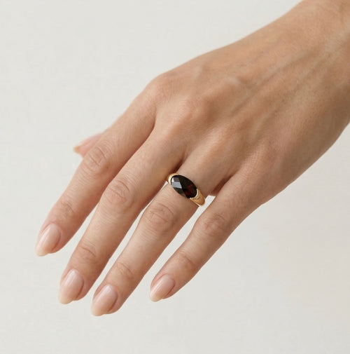 Eleganter Granat-Gold-Damenring