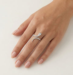 Třpytivý hadí prsten se zelenýma očima