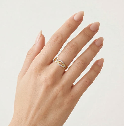 Lesklý prsten ze žlutého zlata s kubickými zirkony