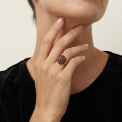 Bague en grenat élégante « Graceful Steps » en or jaune