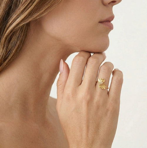 Bague chic en or jaune design feuille
