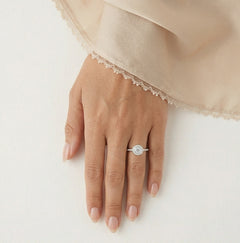 Bague en argent avec zircons cubiques en sertissage clos