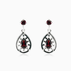 Boucles d’oreilles pendantes en grenat taille poire