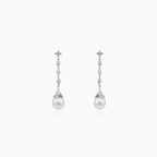 Boucles d’oreilles pendantes en or blanc avec perle