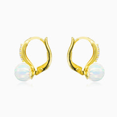 Akzent-Ohrringe aus Gold mit weißem Opal